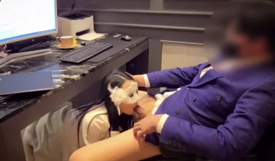 真会玩，夫妻找单男，淫妻跪地服务单男高能做爱