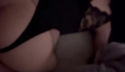 后入穿性感内衣的少妇