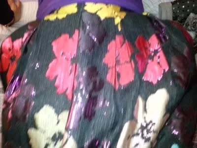 情人裙子都顾不得脱就要我肏她，原来是没穿内裤